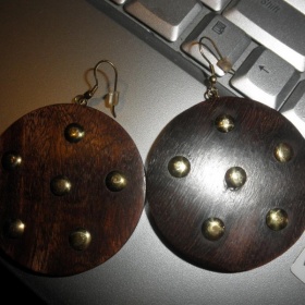 Masivní dřevěné náušky z CA