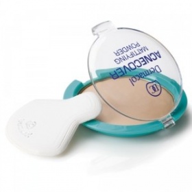 Antibakteriální pudr Dermacol vs Balea