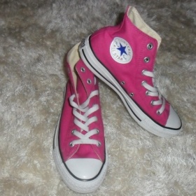Růžové boty converse