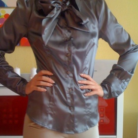 Šedá leská košile Orsay