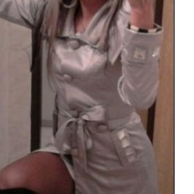 Šedý kabát ze saténu s kameny