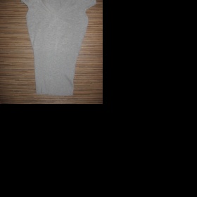 Šedý delší svetřík Terranova s véčkovým výstřihem