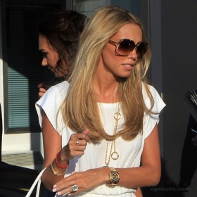 Medová barva Petry Ecclestone