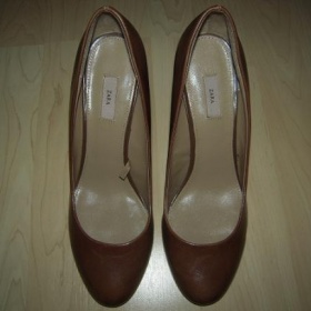 Hnědé kožené boty Zara se zajímavým podpatkem - foto č. 1