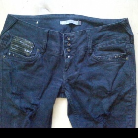 Bokové, velice úzké džínsy