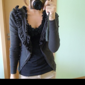 Černo šedý svetřík na rozepínání se zajímavým výstřihem H&M