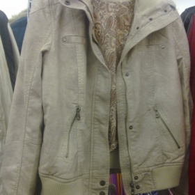 Koženková krémová bundička