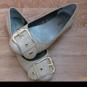 Balerínky guess v barvě světlé kapučíno