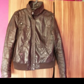 Hnědá koženková bundička Bershka