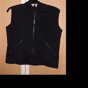 Lehounká černá sportovní vesta