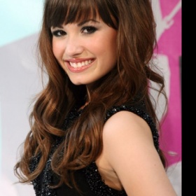 Účes pro nízké a široké čelo