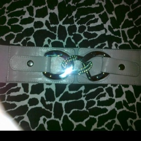 Tlustý šedo-stříbrný pásek