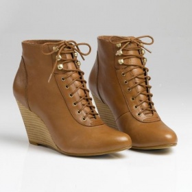 Nízké kozačky na klínku