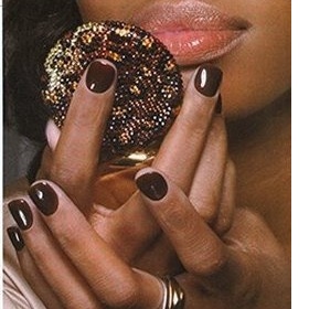 Hnědé laky na nehty