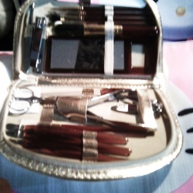 Sada k péči o nehty a líčení