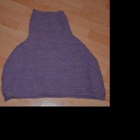 Fialový svetr přes ramena Beneton