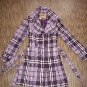 Fialový károvaný kabát