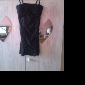 Černé elastické šaty s vycpávky a odjímatelnými ramínky Tally Weijl - foto č. 1
