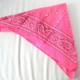 Růžový šátek-M