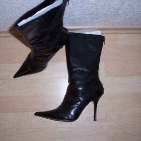 Černé polokozačky se zdobením - foto č. 1