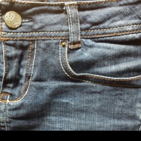 Tmavě modrá riflová minisukně zn. Clockhouse - foto č. 1