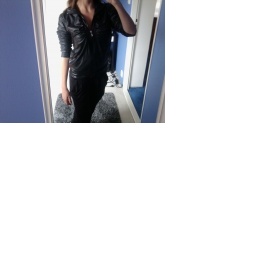 Černá lesklá nařasená bunda