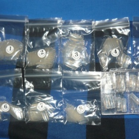 Průhledné nehtové tipy