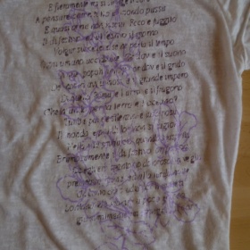 Bílé triko s fialovým nápisem zn. Calliope - TRN