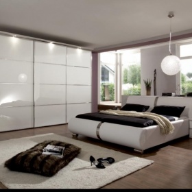 Kde chytře koupit komplet postel se skříní? 