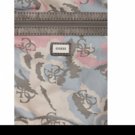 Jaký vnitřek má originál kabelky Guess Perla? 