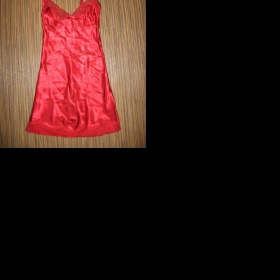 Rudá krajková košilka ze saténu F&F