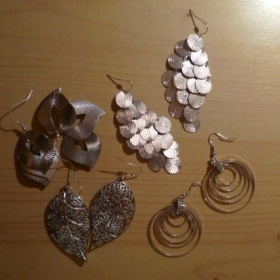 Sada stříbrných náušniček - bižuterie zn. C&A - foto č. 1