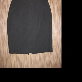 Černá elegantní pouzdrová sukně s rozparkem - foto č. 1