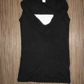 Černý top Bonprix s výstřihem voda a kontrastní vsadkou - foto č. 1