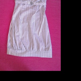 Bílo - šedé pruhované šatičky s knoflíčky