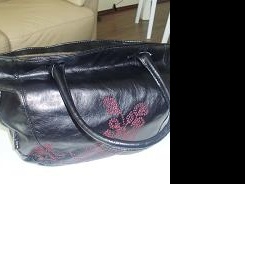 Kabelka černé barvy