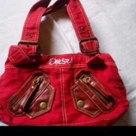 Červená kabelka - foto č. 1