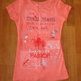 Růžové tričko Guess