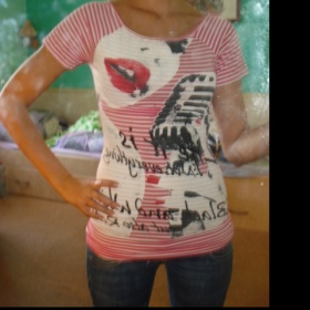 Tričko červené s potiskem vepředu