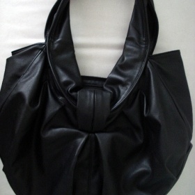 Černá koženková kabela - L - foto č. 1