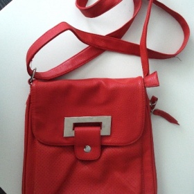 Červená  crossbody