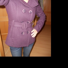 Tmavě fialový kabátek s páskem Orsay - foto č. 1