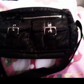 Černá dámská kabelka  se spoustou kapsiček - foto č. 1