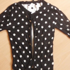 Puntikovaný svetr z New Yorkeru