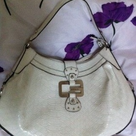 Guess kabelka bílá