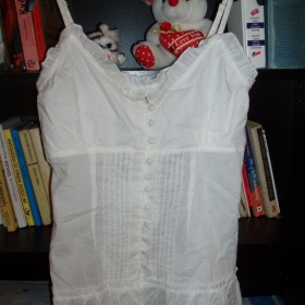 Bílý top na knoflíčky, No Name