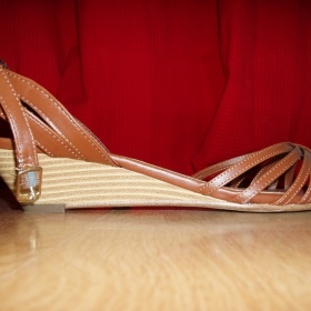 Hnědé sandály na mírné platformě H&M - foto č. 1