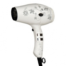 Lehký, kompaktní a výkonný fén