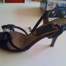 Černé sandálky 36