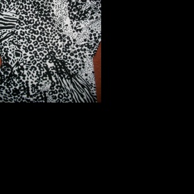 Tunika s netopýřími rukávy a zvířecím vzorem Marks and Spencer - foto č. 1